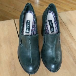 Clarks V&A colab heels. 8.5.